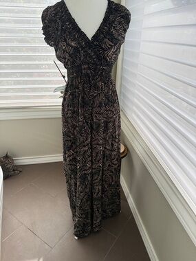 APRICOT Black Maxi Dress with Taupe Leaf Print